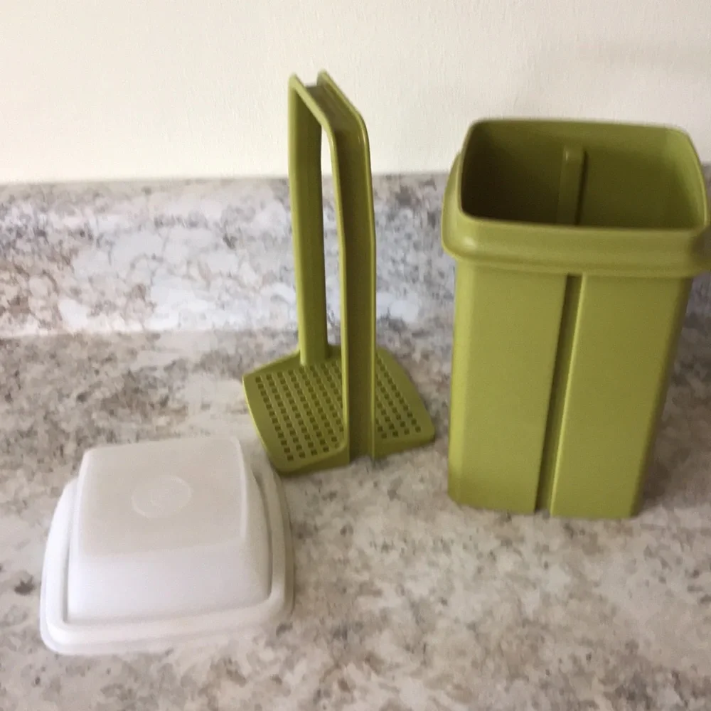 Tupperware small pickle container